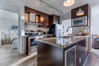188 Keefer Pl in Vancouver, BC - Building Photo - Building Photo