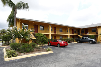 Tara Gardens in Largo, FL - Building Photo - Building Photo