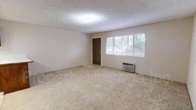 3717 St Nicholas Ave in Redding, CA - Building Photo - Building Photo