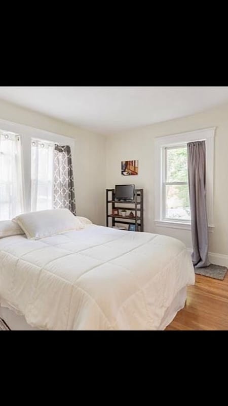 8 Commonwealth Ave, Unit 1 in Swampscott, MA - Building Photo - Building Photo