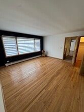 6331 W Devon Ave, Unit 2F in Chicago, IL - Foto de edificio - Building Photo