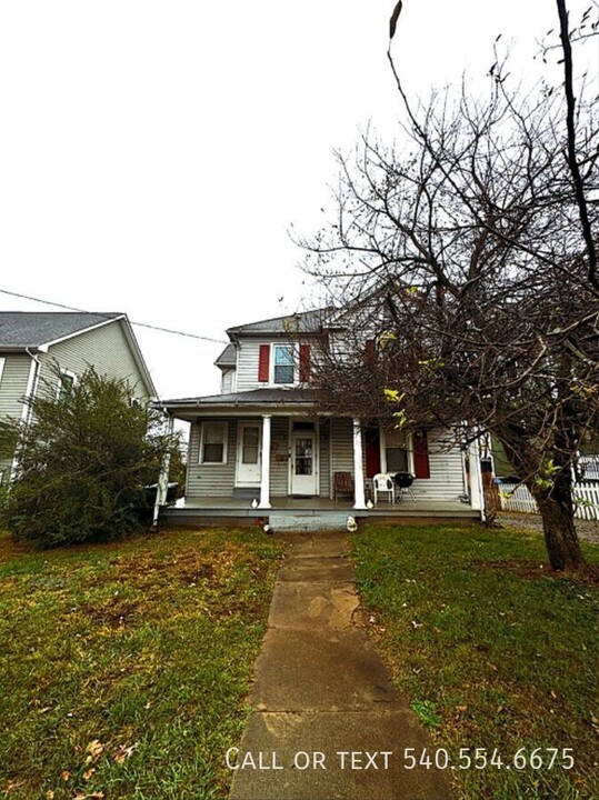 1406 Campbell Ave SE in Roanoke, VA - Building Photo