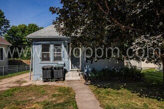 2336 N 65th Ave in Omaha, NE - Foto de edificio - Building Photo