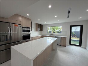 9410 SW 55th St in Miami, FL - Building Photo - Building Photo