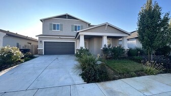 577 Bedfordshire Dr in Patterson, CA - Building Photo