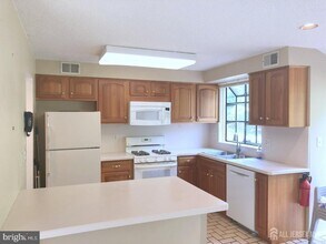92 Sayre Dr in Princeton, NJ - Building Photo - Building Photo