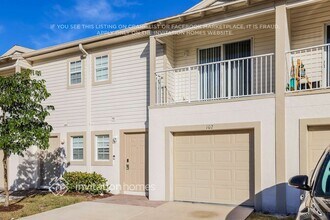 102 Carol Susan Ln in Fort Pierce, FL - Foto de edificio - Building Photo