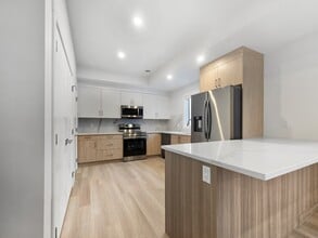 6123-6133 33 Ave NW in Calgary, AB - Building Photo - Building Photo