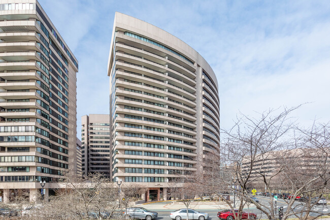 Waterford House in Arlington, VA - Foto de edificio - Building Photo