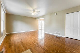 328 Georgetown Ct in Bloomingdale, IL - Building Photo - Building Photo