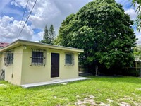 3061 NW 99th St in Miami, FL - Building Photo - Building Photo