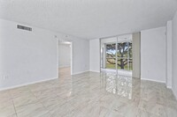 4734 Lucerne Lakes Blvd in Greenacres, FL - Foto de edificio - Building Photo