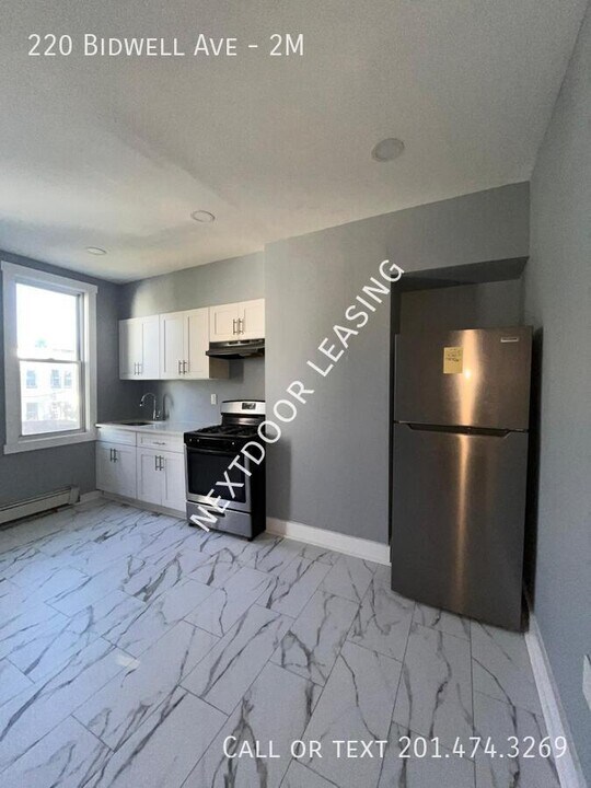 220 Bidwell Ave in Jersey City, NJ - Building Photo