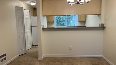12906 8th Ave W, Unit A102 in Everett, WA - Building Photo - Building Photo