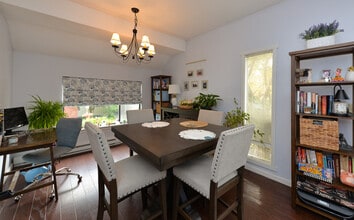 911 Heritage Vlg in Southbury, CT - Building Photo - Building Photo