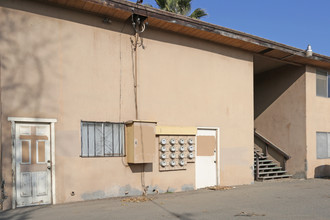 25 W I St in Los Banos, CA - Foto de edificio - Building Photo