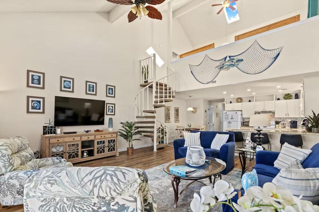 1908 Hwy 17 S in North Myrtle Beach, SC - Foto de edificio