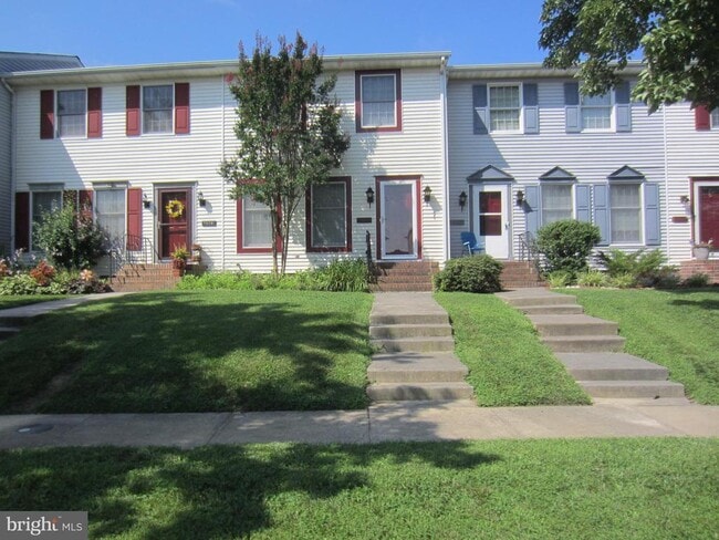 property at 1008 Sumac Cir