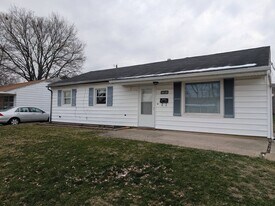 1618 Falke Dr in Dayton, OH - Building Photo