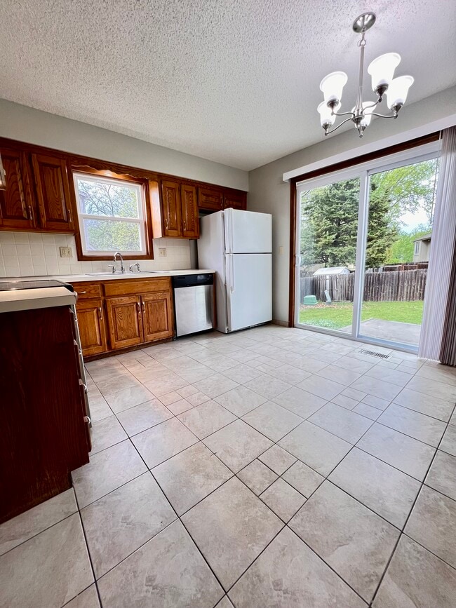 1220 SE 8th St in Lee's Summit, MO - Foto de edificio - Building Photo