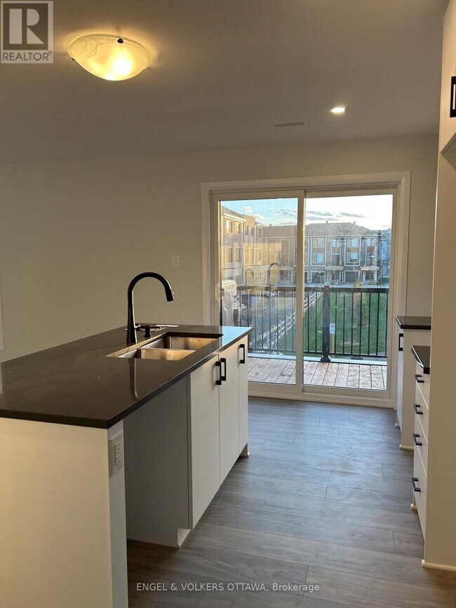 829 Arcadian Private in Ottawa, ON - Building Photo - Building Photo