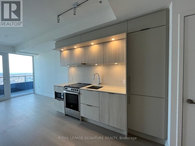 property at 448 Burnhamthorpe Rd W