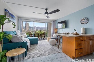 2211 Ala Wai Blvd in Honolulu, HI - Building Photo - Building Photo