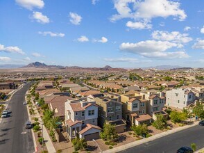 100 Campbelltown Ave in Henderson, NV - Building Photo - Building Photo