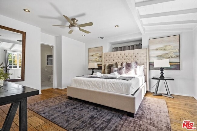 23057 Sylvan St in Los Angeles, CA - Building Photo - Building Photo