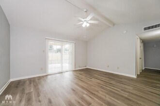 9715 Courben Ln in Houston, TX - Building Photo - Building Photo