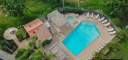 19220 Index St, Unit 2 in Porter Ranch, CA - Foto de edificio - Building Photo