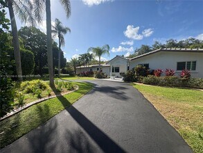 8295 SW 116th St in Miami, FL - Building Photo - Building Photo