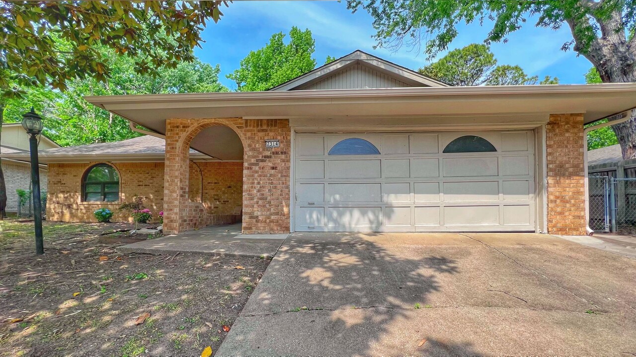 7314 S 69th E Ave in Tulsa, OK - Foto de edificio