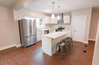 1002 N Aurora St in Ithaca, NY - Building Photo - Building Photo