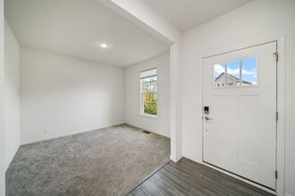 356 S Pointe Ave in South Elgin, IL - Building Photo - Building Photo