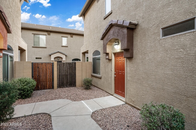 2250 E Deer Valley Dr in Phoenix, AZ - Building Photo - Building Photo