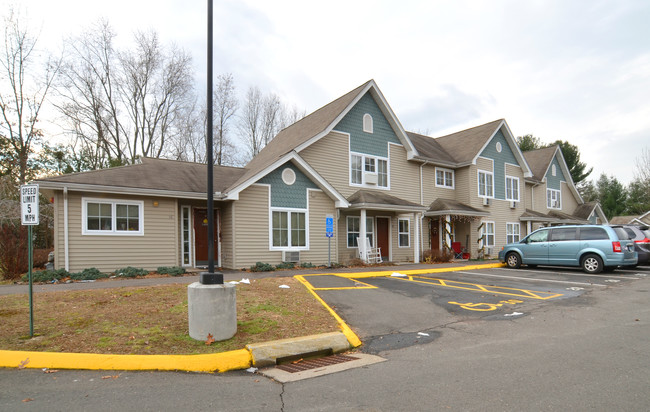 Carter Court in Glastonbury, CT - Building Photo - Building Photo