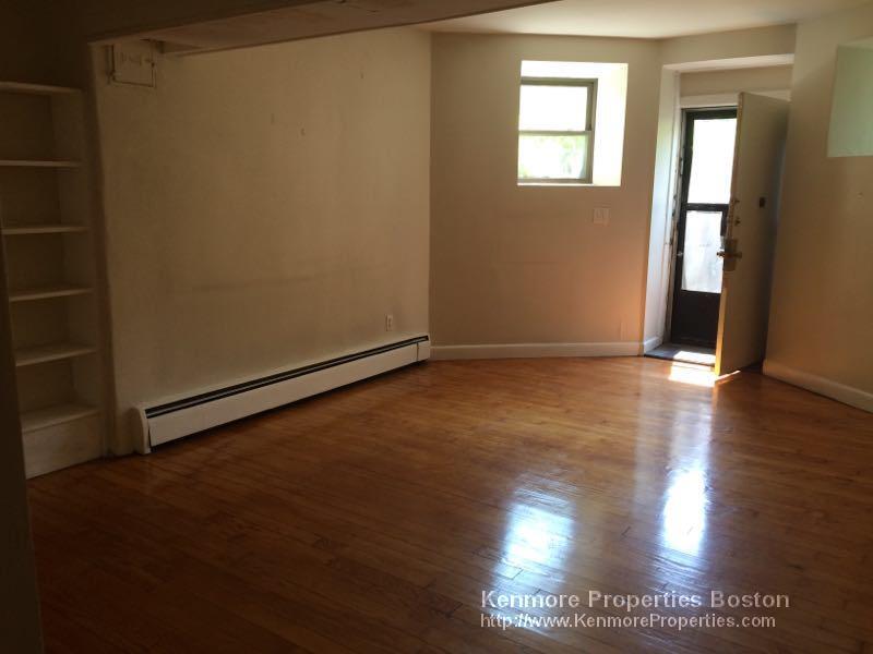 1728 Beacon St, Unit 1 in Brookline, MA - Building Photo