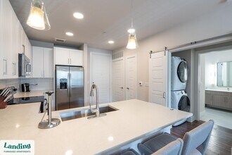 15950 Chase Hill Blvd, Unit 3405 in San Antonio, TX - Foto de edificio - Building Photo