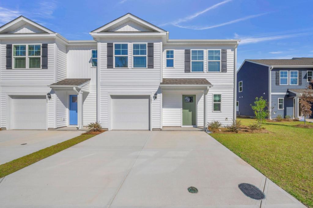 121 S Grassland Rd in Surf City, NC - Building Photo