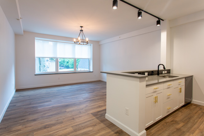 Schoolhouse Commons in Reading, MA - Foto de edificio - Interior Photo