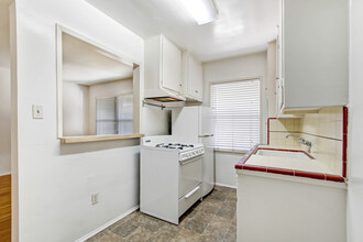 1121-1139 Amoroso Pl in Venice, CA - Building Photo - Building Photo