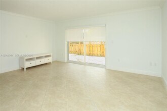 8601 SW 94th St in Miami, FL - Building Photo - Building Photo