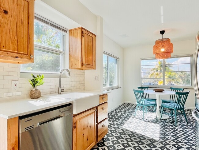 7207 Bay Dr, Unit 15 in Miami Beach, FL - Building Photo - Building Photo