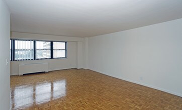 The Towers at Passaic Park in Passaic, NJ - Foto de edificio - Interior Photo