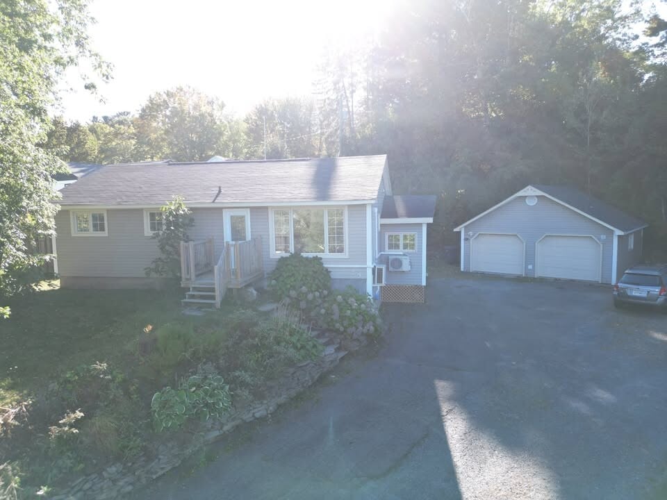 29 Sheffield Ct in Fredericton, NB - Building Photo