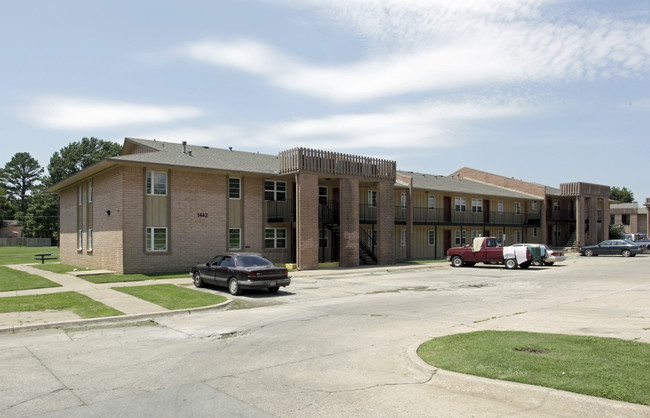 Brookhaven Plaza in Bartlesville, OK - Building Photo - Building Photo