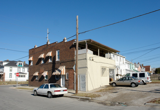 1067 Sullivant Ave in Columbus, OH - Foto de edificio - Building Photo