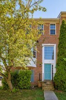 1928 Harpers Ct in Frederick, MD - Building Photo