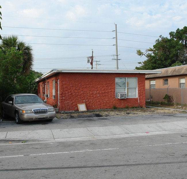 2724 NW 6th Ct in Fort Lauderdale, FL - Foto de edificio - Building Photo